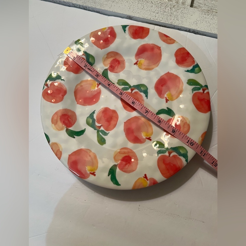 Peach Patterned plastic plates - Picture 3 of 4